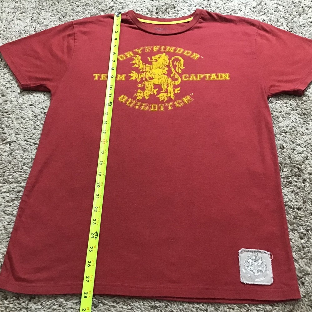 Harry Potter Tee Shirt Medium Gryffindor Quidditch Captain Universal Studios - Picture 3 of 8